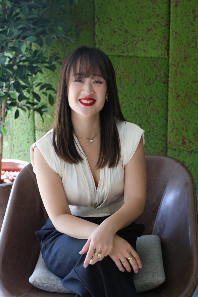 Gwen, Operations Manager